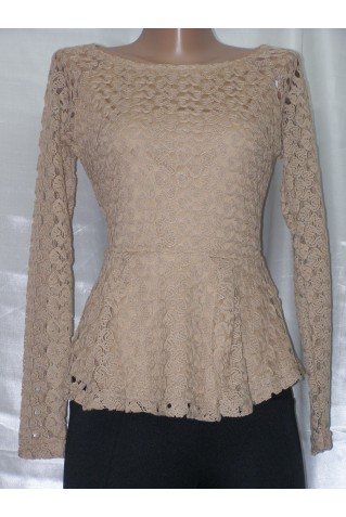 Кружевная блуза с баской