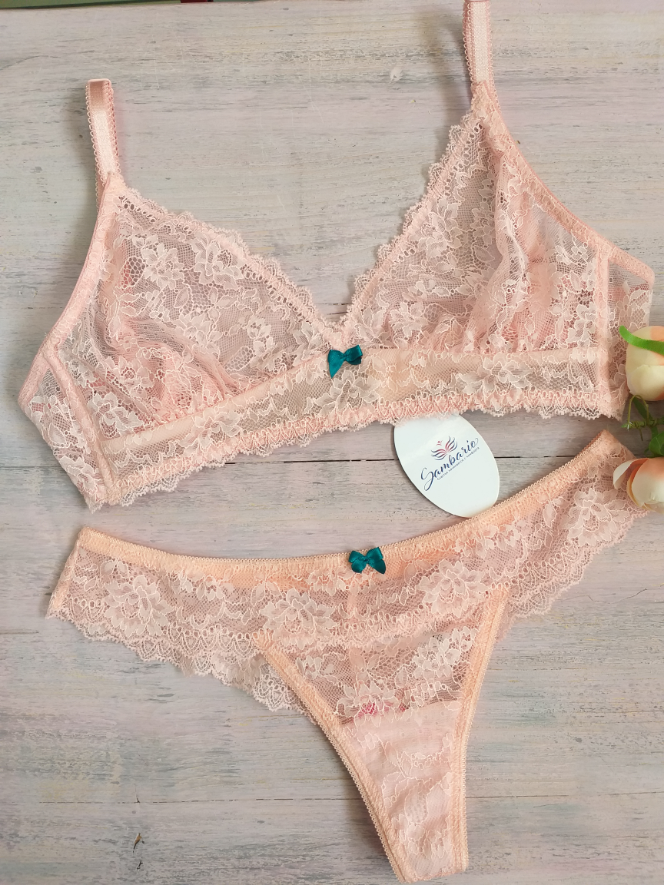 Подарунок коханій на 14 лютого - спідня білизна