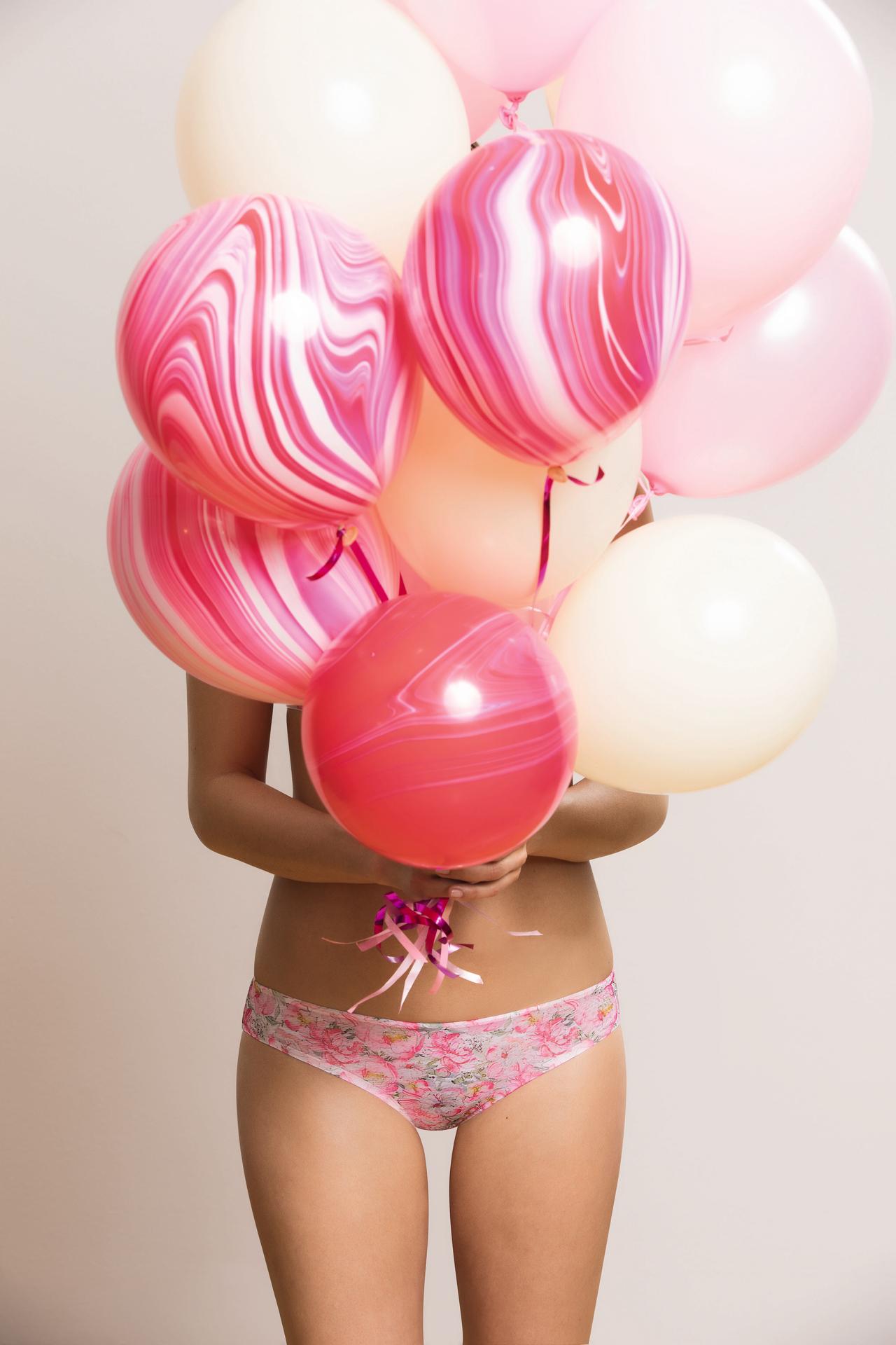 Подарунок на 8 березня коханій - спідня білизна