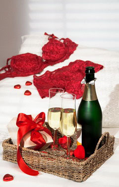 Подарунок коханій на 14 лютого - спідня білизна